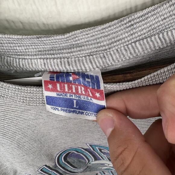 Vintage 80’s Grey Pinstriped Charlotte Hornets Tee Large - Picture 7 of 7